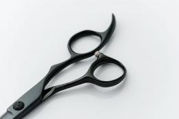 Tsubame -燕- 440C
Ergo T-B ブラックチタン
立体ハンドル シザー